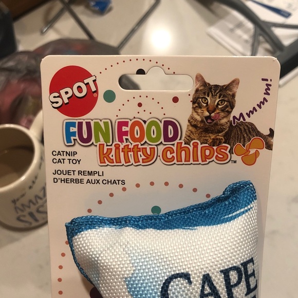 Cape Cat Kitty Chips Catnip Toy - Blue and White - Picture 3 of 5